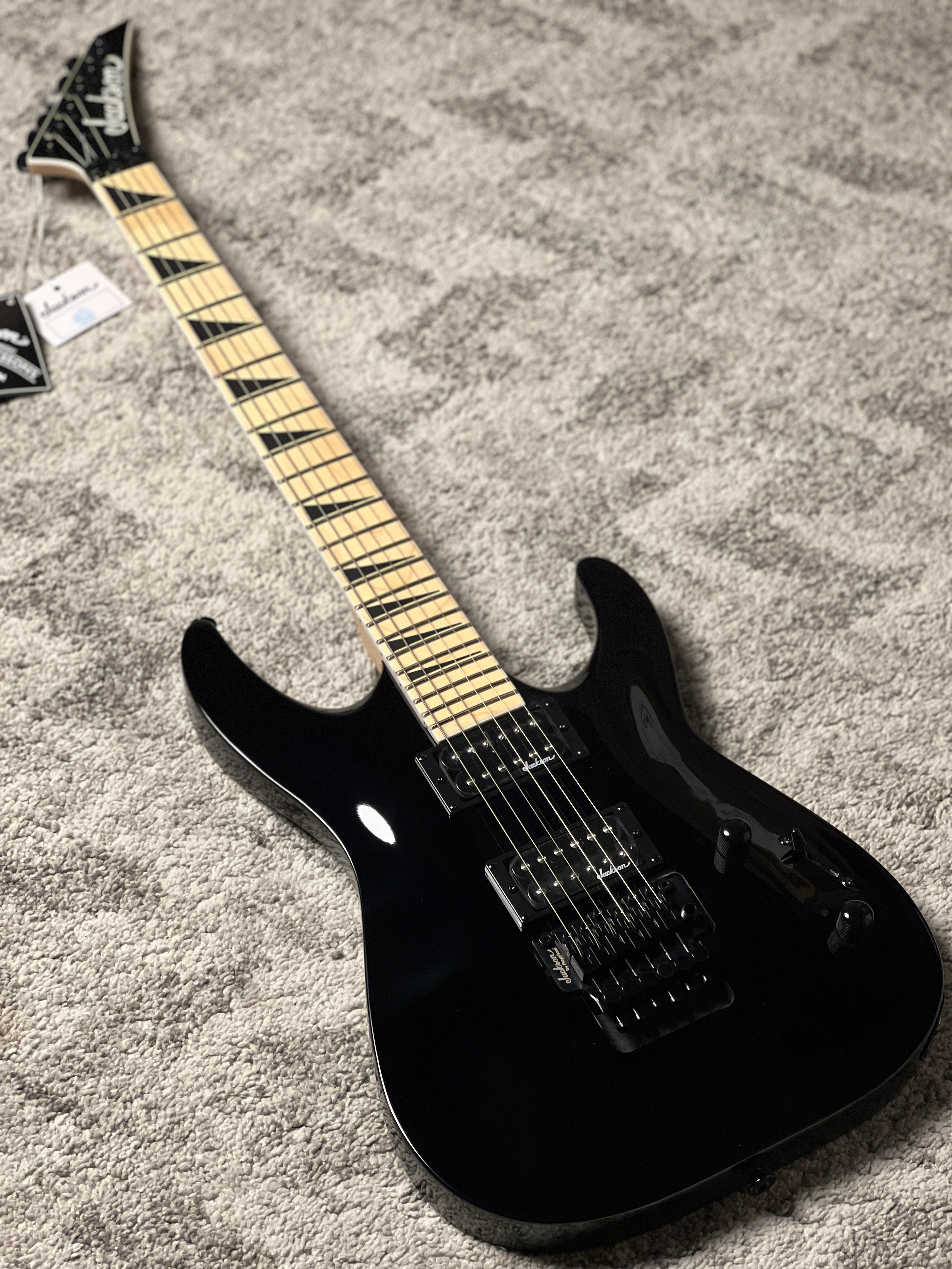 Jackson JS Series Dinky DKA-M JS32 in Gloss Black – nafiriguitar.com
