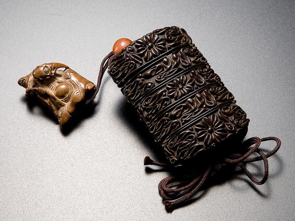 印籠（薬籠：江戸時代の道中用薬入れ） 自来也の根付