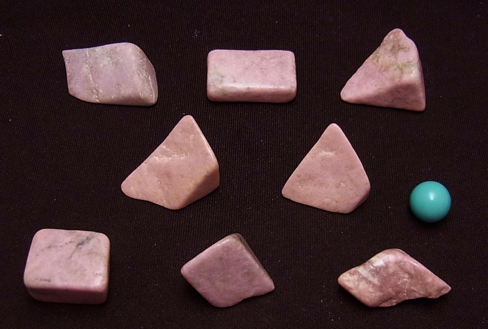 糸魚川産 ピンク翡翠（クリノゾイサイト） 原石