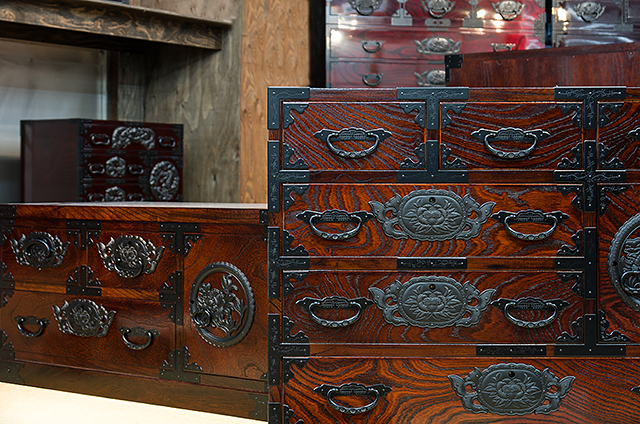 仙台箪笥 伊達箪笥 漆塗り 6段13杯 引き出し 和箪笥 帳場箪笥 サイド