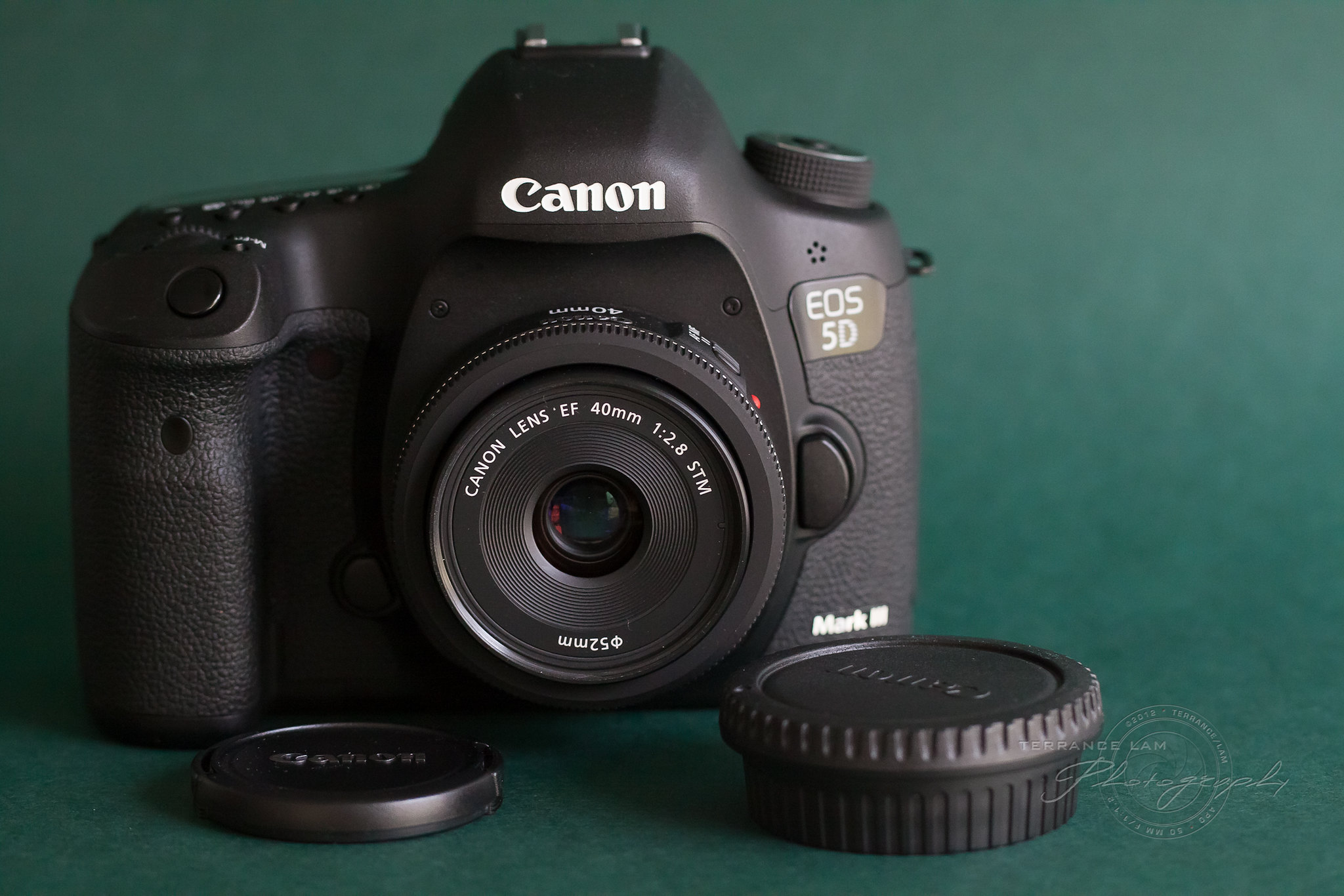 Canon EOS 6D Mark II + EF 40mm f/2.8 レンズ