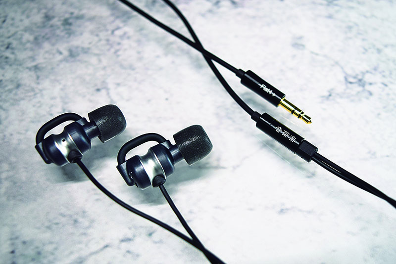 音茶楽、制振塗装と独立4芯ケーブルのハイレゾイヤフォン「Flat4-粋