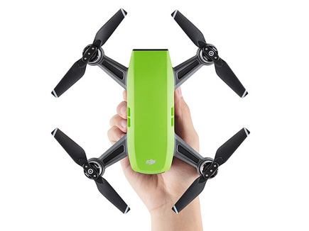 DJI最小の空撮ドローン「Spark」。ジェスチャーで手のひら着陸、65,800