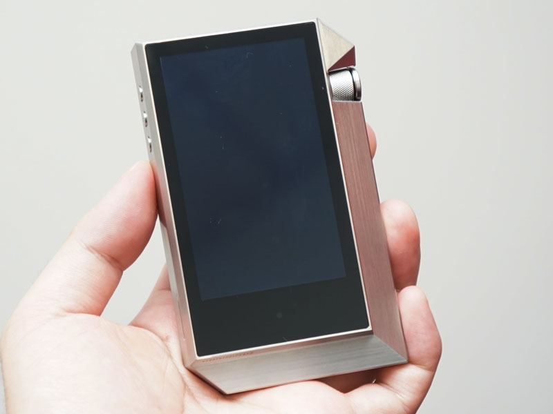 ハイレゾプレーヤー「AK240」に、音質追求のステンレスモデル。38万円