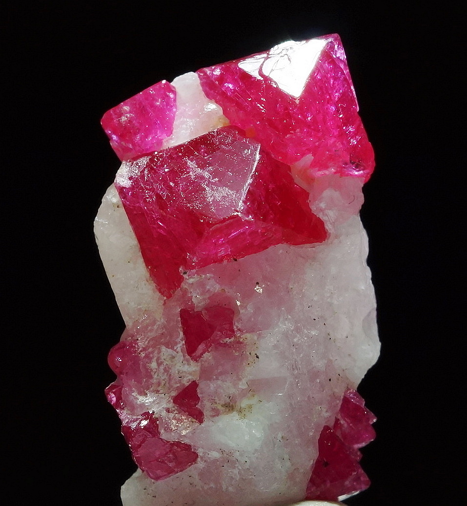 ミャンマー産天然レッドスピネル原石152g母岩付き^ ^ ミャンマー産