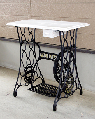 足踏みミシン台・鉄脚のテーブル ～ アンティークミシン修理士の工房