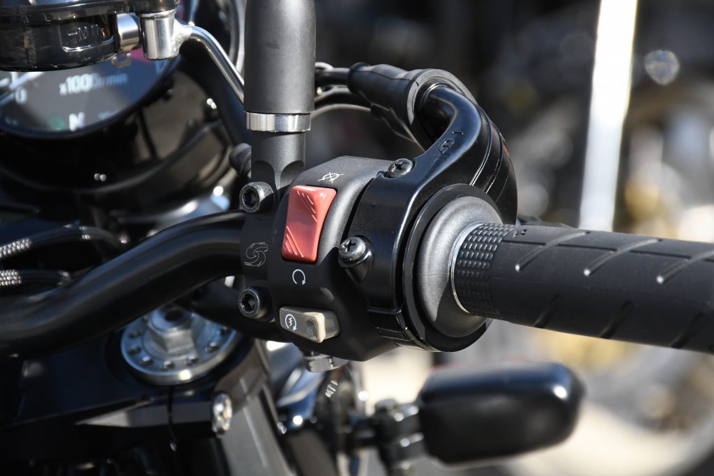 Bagus! motor cycle | KAWASAKI ZEPHYR Thin handle switch