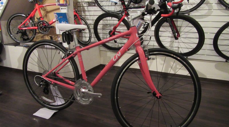 GIANT Livサーモンピンク色クロスバイク 700C