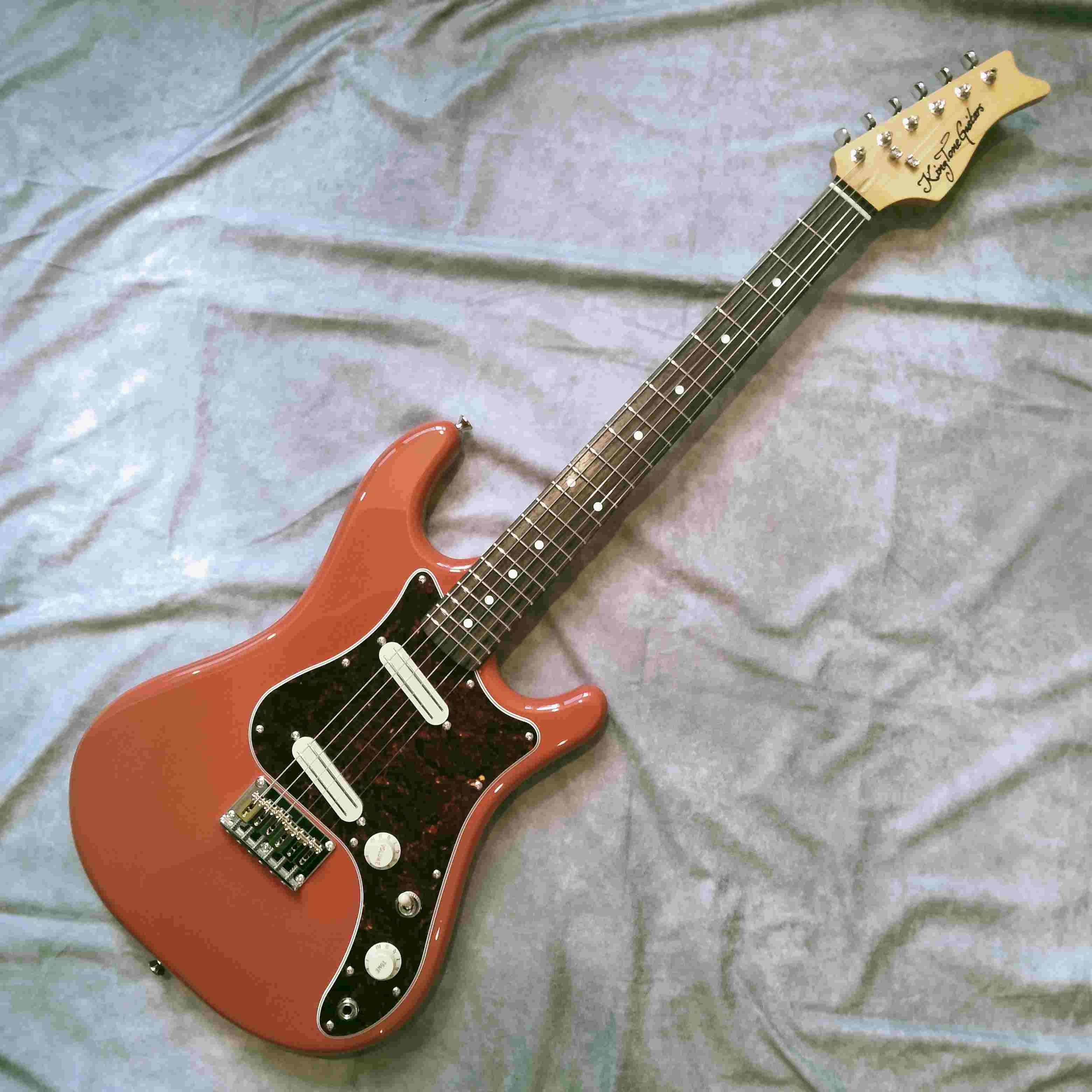 国産ショートスケールギター ストラトキャスター×ムスタングタイプ