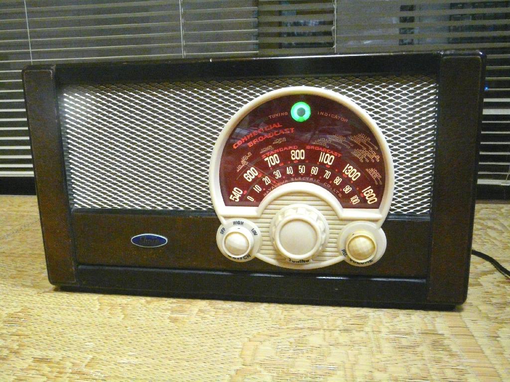 40年以上前のアンティークラジオ ラジカセ 超レトロ ヴィンテージ