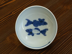 縁起物】青瓷 双魚文 平鉢 飾皿 浮彫 陶磁器 骨董品 箱付き 縁起物