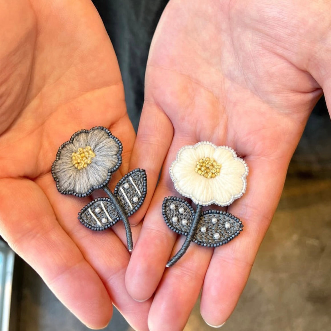 ヴィンテージ ブローチ 本鼈甲 彫刻 菊の花 モチーフ D32 ヴィンテージ