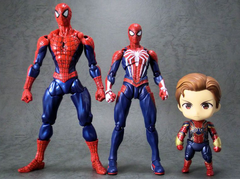 玩栗犬と、S.H.フィギュアーツ スパイダーマン アドバンス・スーツ