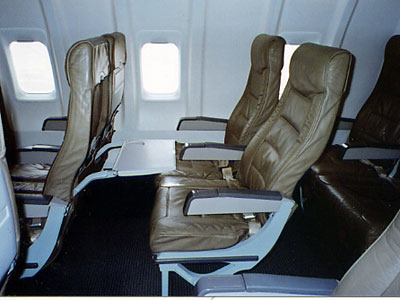 ボンバルディア CRJ200 機内 客室 内装 壁 パネル ウィンドウガラス