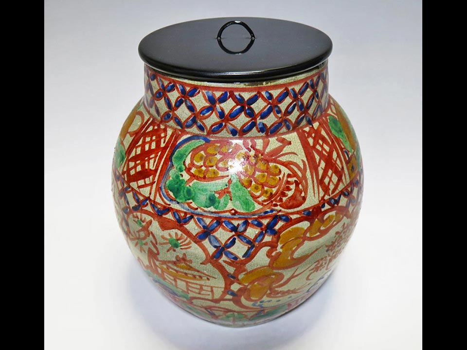 小橋川永昌（二代目仁王）赤絵壺 一等彫刻の紋様 小橋川永昌（二代目