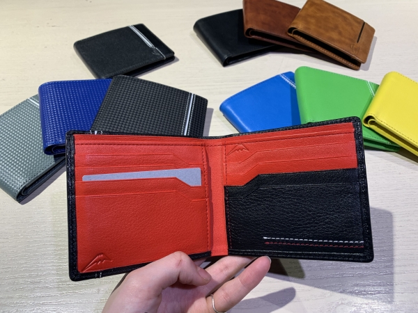 パフォーマンスストア限定革小物紹介part2：KUSHITANI横浜店