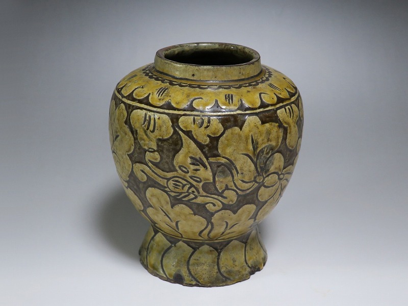 琉球陶器壺屋焼褐釉掻き落とし花文壺時代箱C7752C