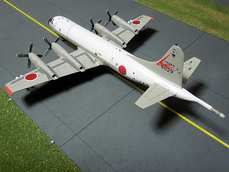 全日空商事 1/200 P-3C 海上自衛隊 VP-5 ペガサス滑走路プレート付