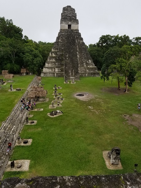 ティカル1号神殿石作り模型 高さ10cm、横7cm ティカル1号神殿石作り