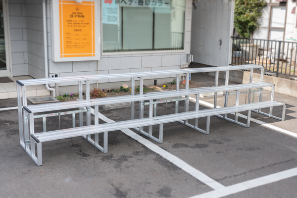 集合写真用アルミひな壇