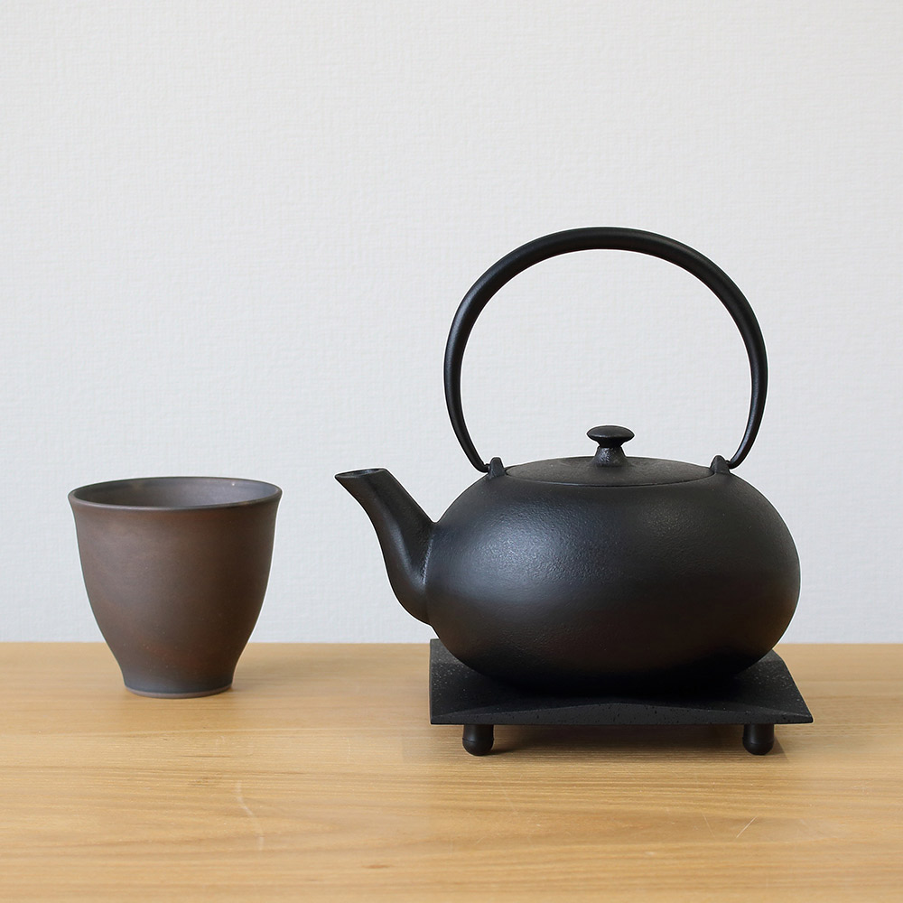 山形鋳物 ワズク ふくS 本漆 鉄瓶 茶こし付き 600ml 直火 菊地保寿堂