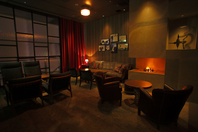 資生堂で山口小夜子特別ディスプレー「赤、小夜子と踊る。」期間限定