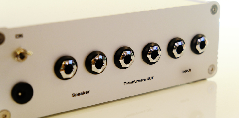 ヘッドフォンアンプ＆モニターコントローラーAMATERAS-7022