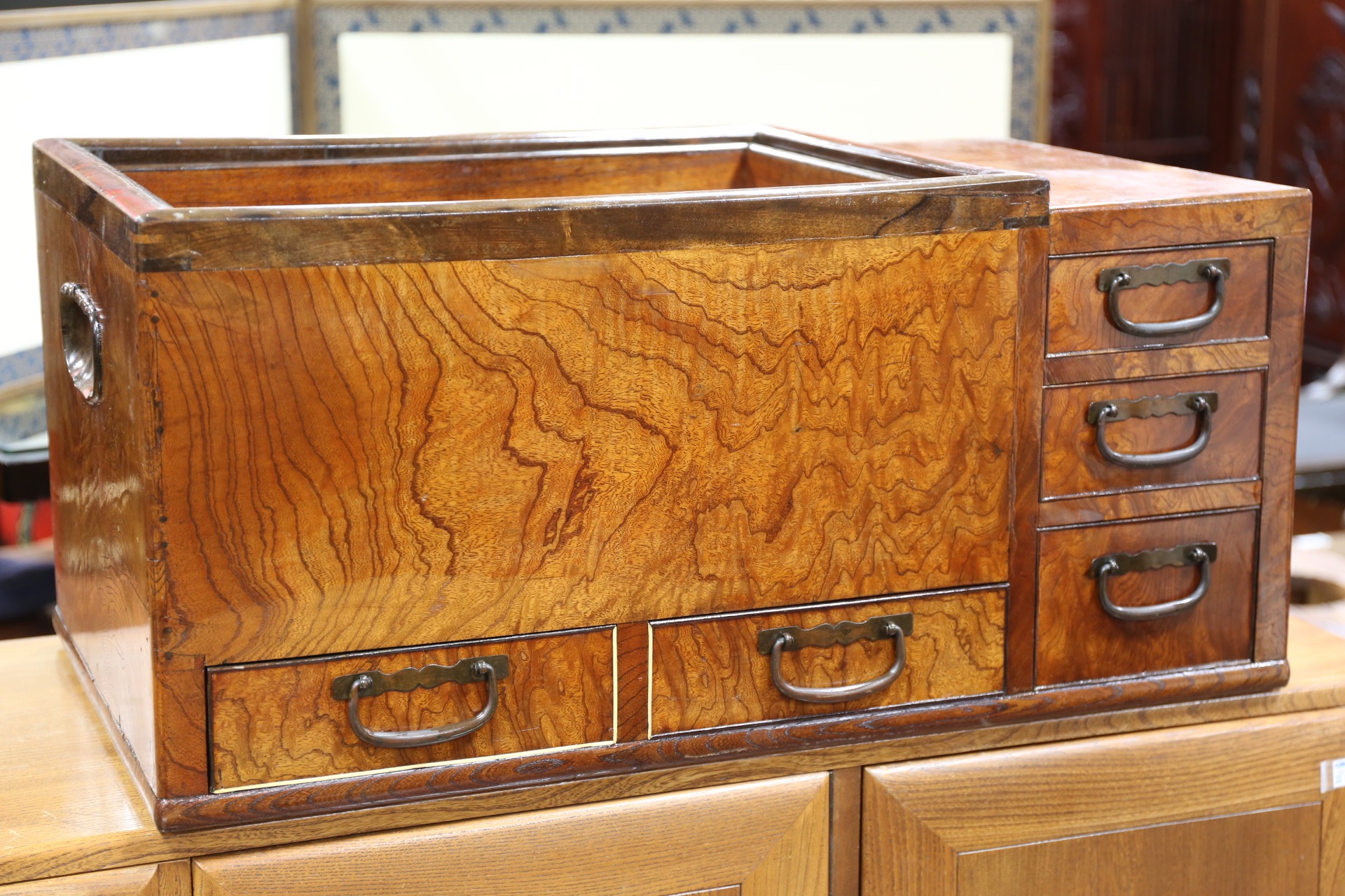 時代物の角火鉢 [3F-3767] | サークルワン商品情報