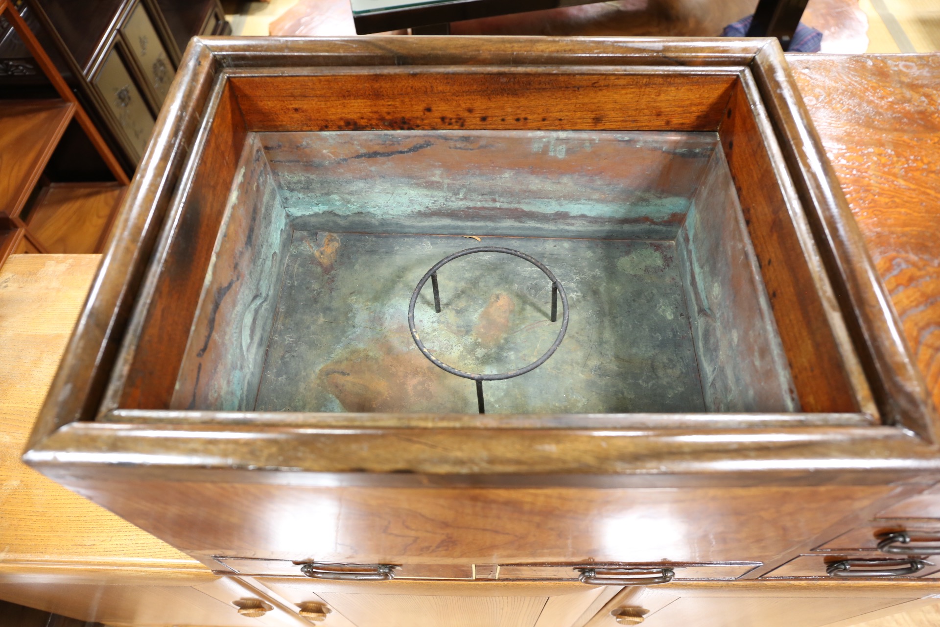 時代物の角火鉢 [3F-3767] | サークルワン商品情報