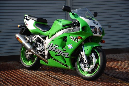 ZX-7R 上物中古車入荷しました！新しいオーナー探しています