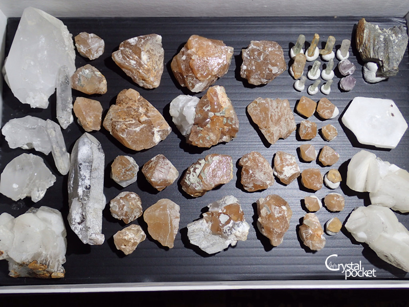 APATITE CALCITE SCHEELITE QUARTZ 燐灰石 方解石 灰重石 水晶 喜和田