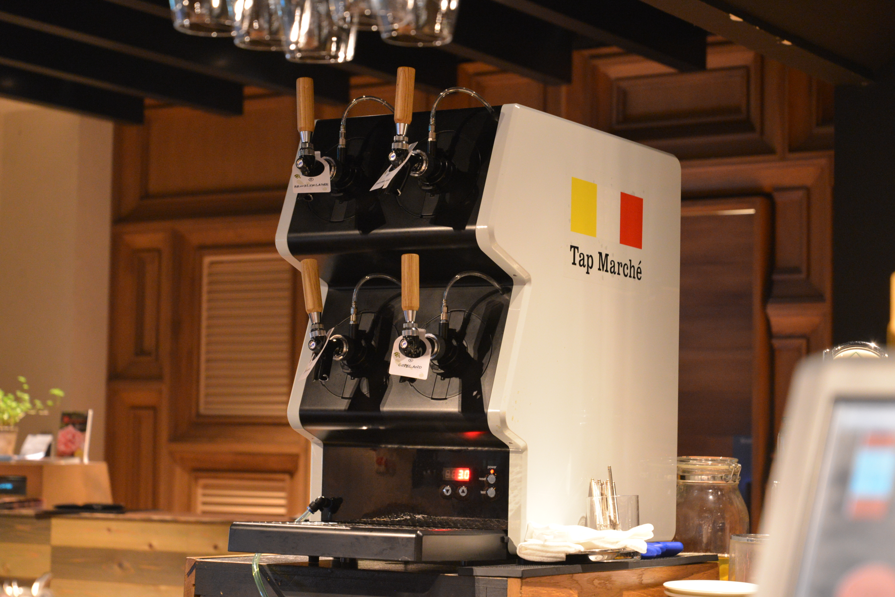 キリンの新型ビールディスペンサー「タップ・マルシェ」は、クラフト