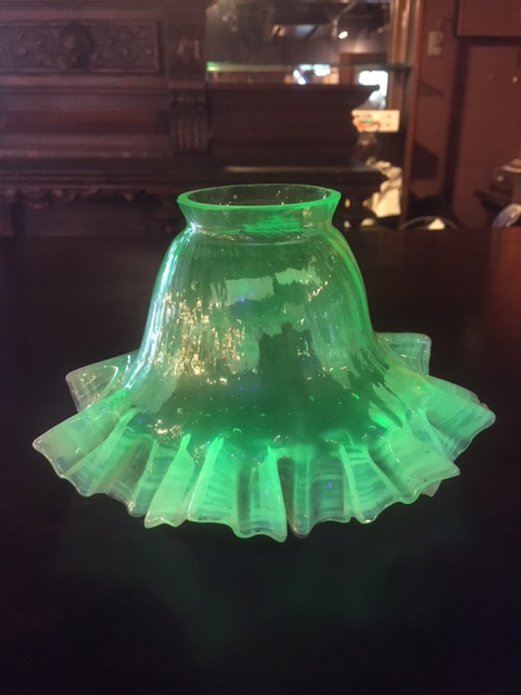 アンテイーク ウランガラス製の四角小物入れ ヴァセリン ガラス