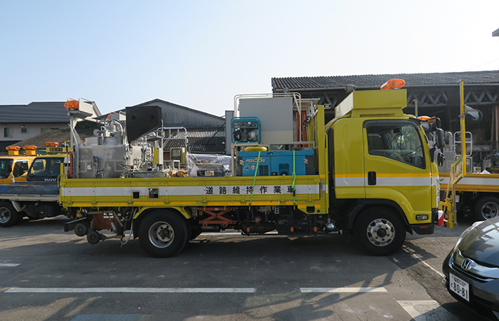 保有設備｜八扇産業株式会社｜道路標識・標示業 安全施設業