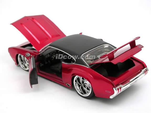 1970 Oldsmobile 442 diecast model car 1:24 scale die cast by Jada