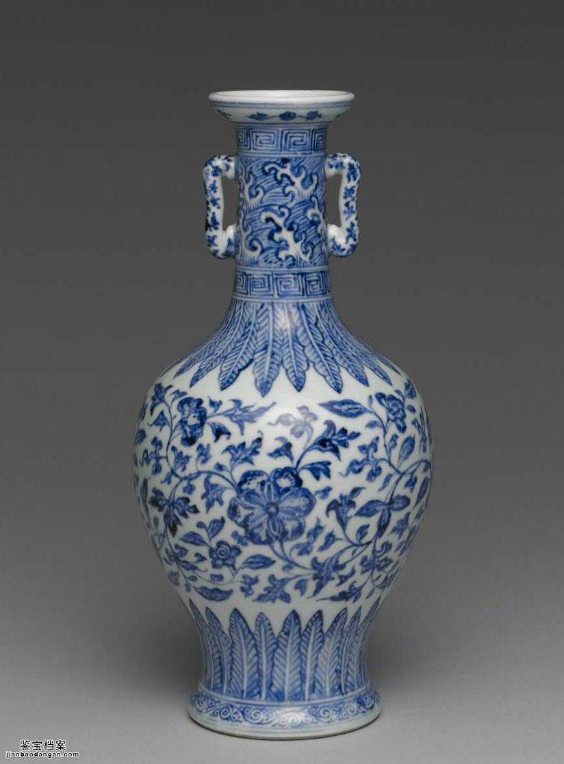 清代雍正款青花番莲双耳瓶的图片，特点，价格，鉴赏，馆藏-青花瓷-鉴宝档案