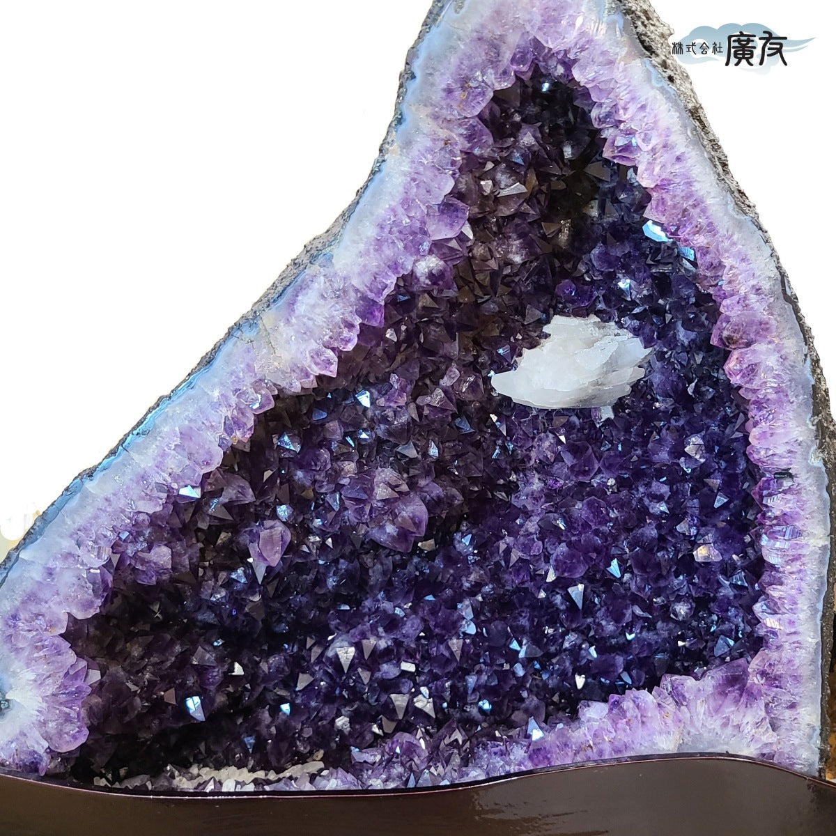 ブラジル産アメジストドーム(カペーラ)109kg(台付) 現物販売 (廣友