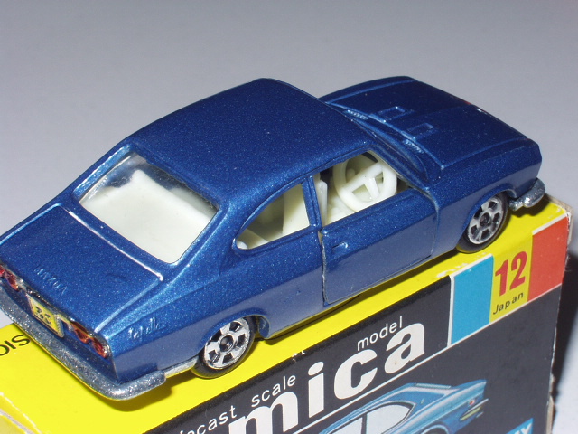 香港トミカ】マツダ カペラ2ドアクーペ／青／グリル造型あり 香港