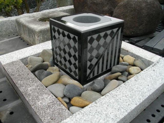 古橋石材】御影石・自然石・天然石のつくばい（蹲）・水鉢・坪庭