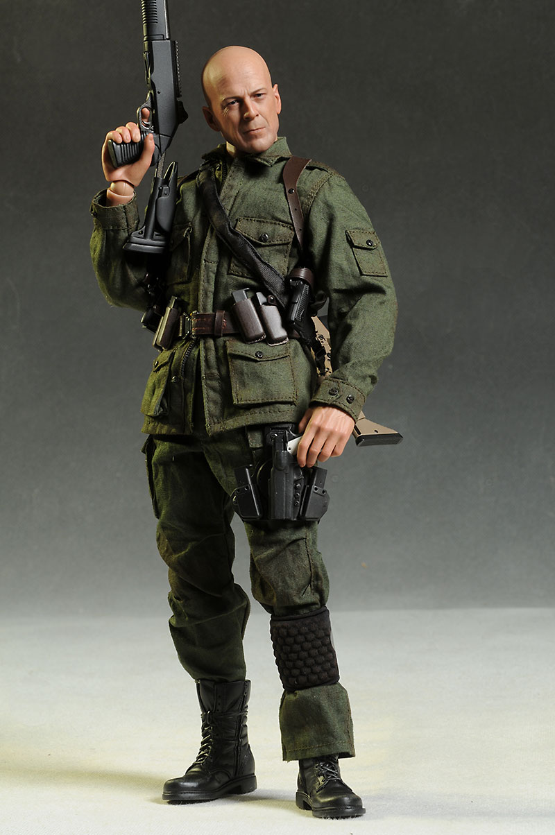 Review and photos of G.I. Joe Colton action figure by Hot Toys