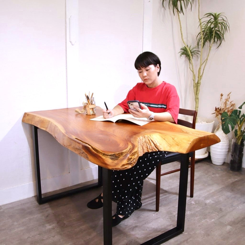 座卓から作ったケヤキ一枚板のデスク 無垢材 リメイク家具 再生