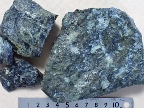 日本最古のオフィオライト、養父市の蛇紋岩 - 地質岩石を訪ねて - 兵庫