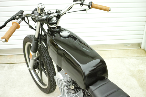 yb125sp_tank_13-thumb-autox320