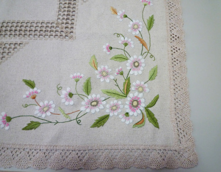 戸塚刺繍 テーブルクロス 戸塚刺繍のテーブルセンター