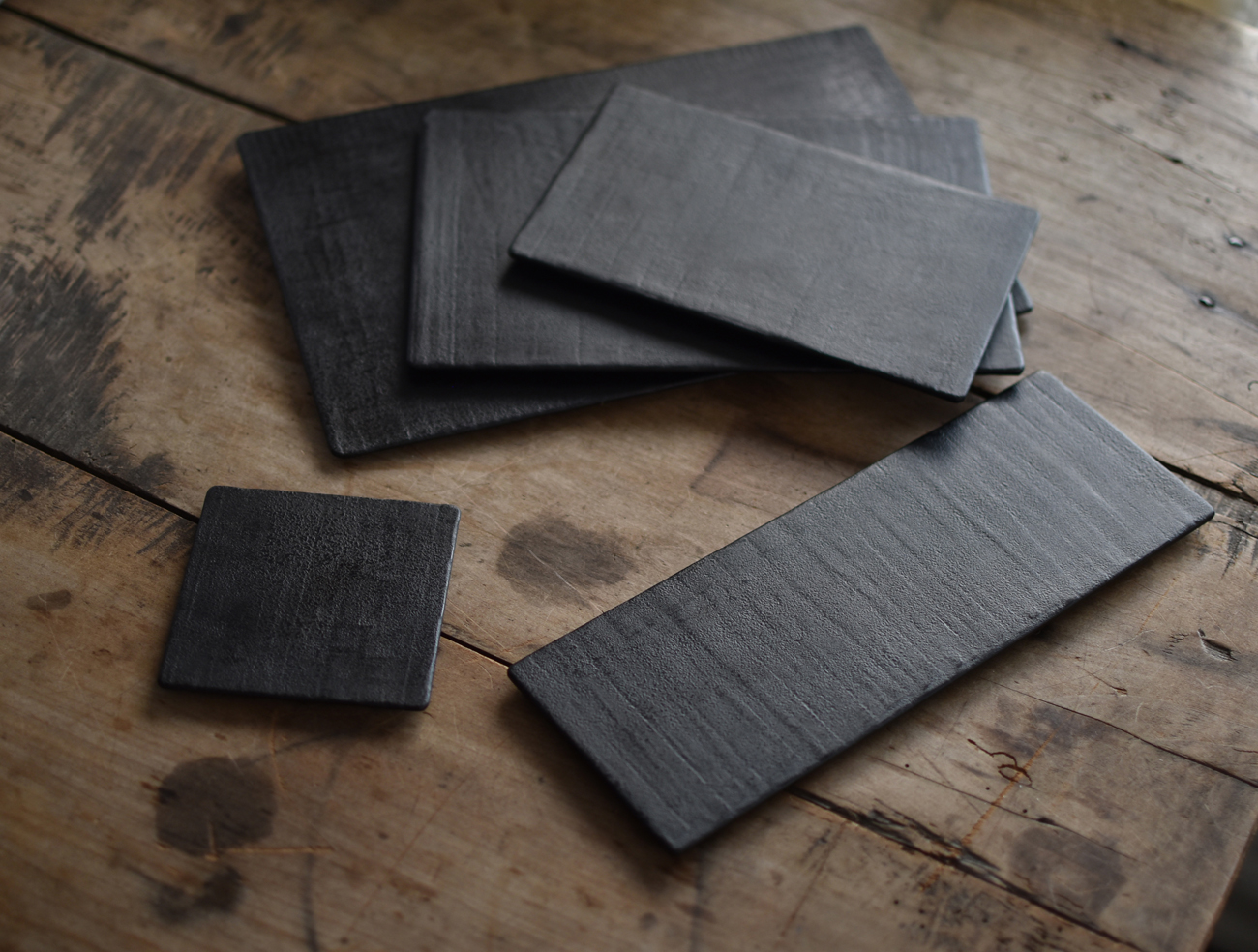 杉田明彦　スレート折敷　2点 Akihiko Sugita / Slate Tray – HULS GALLERY TOKYO | 現代工芸ギャラリー