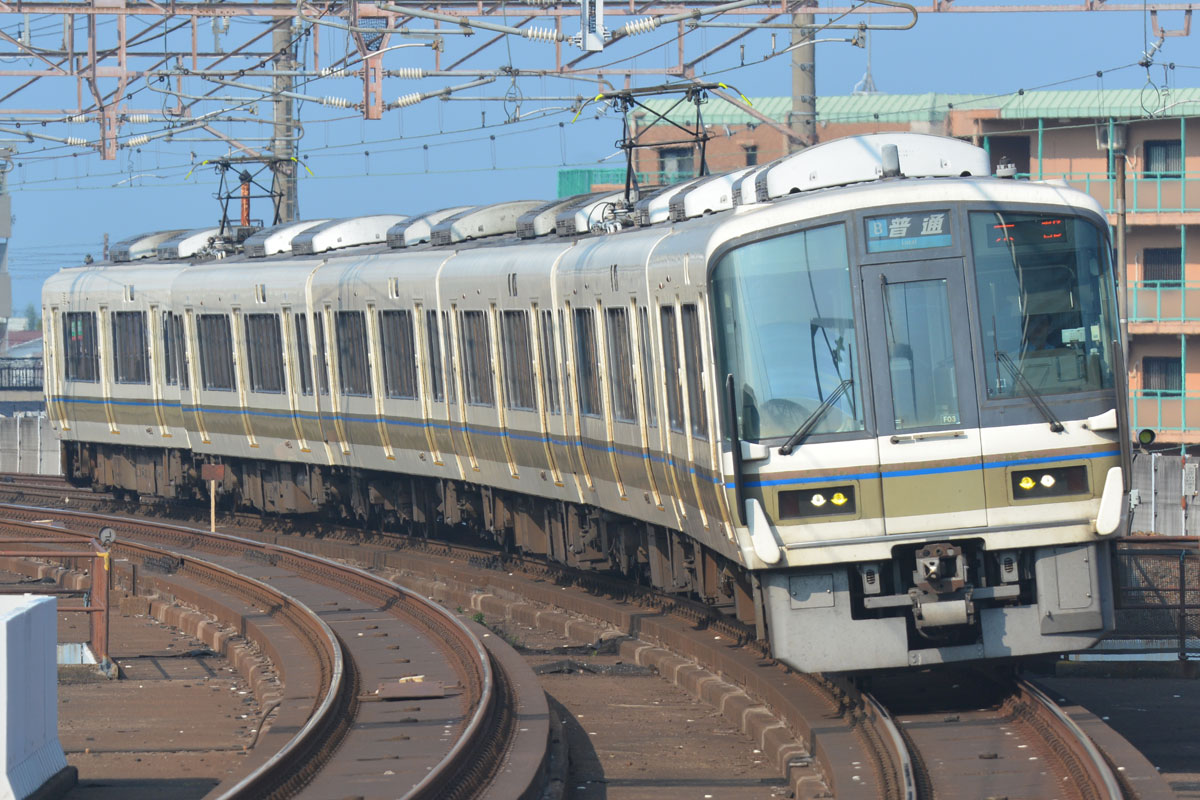 221系 車両概要・車歴表・配置歴・形式一覧 – 4号車の5号車寄り