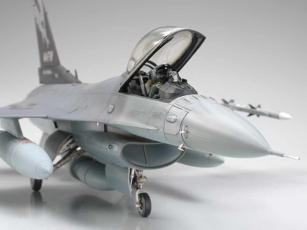 ムスタング様 1/48 タミヤF-16CN 【公式通販】