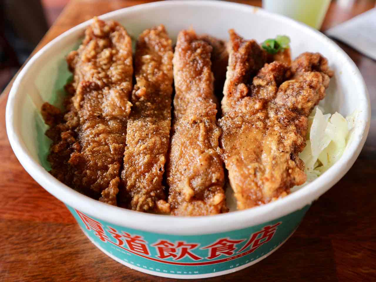 台湾おすすめグルメ】レトロな観光地・三峽老街でパイコー飯「厚道飲食