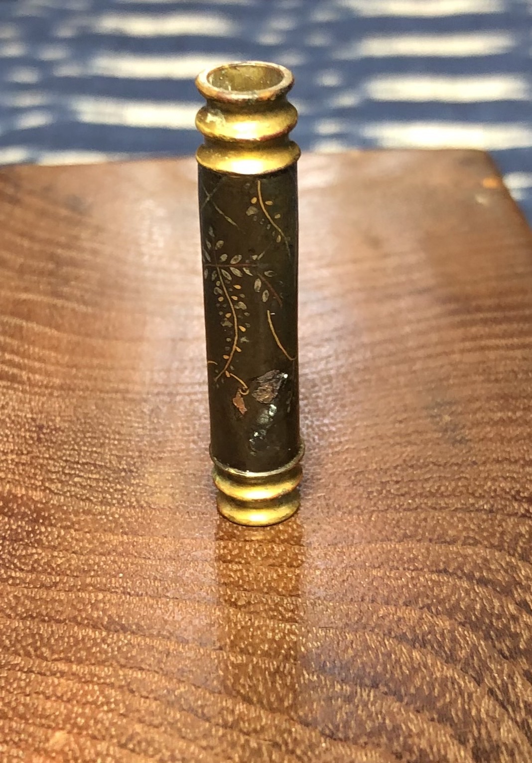 送料無料 緑檀根付 根付/緒締め玉 鼠 緒締め玉付 提げ物 在銘