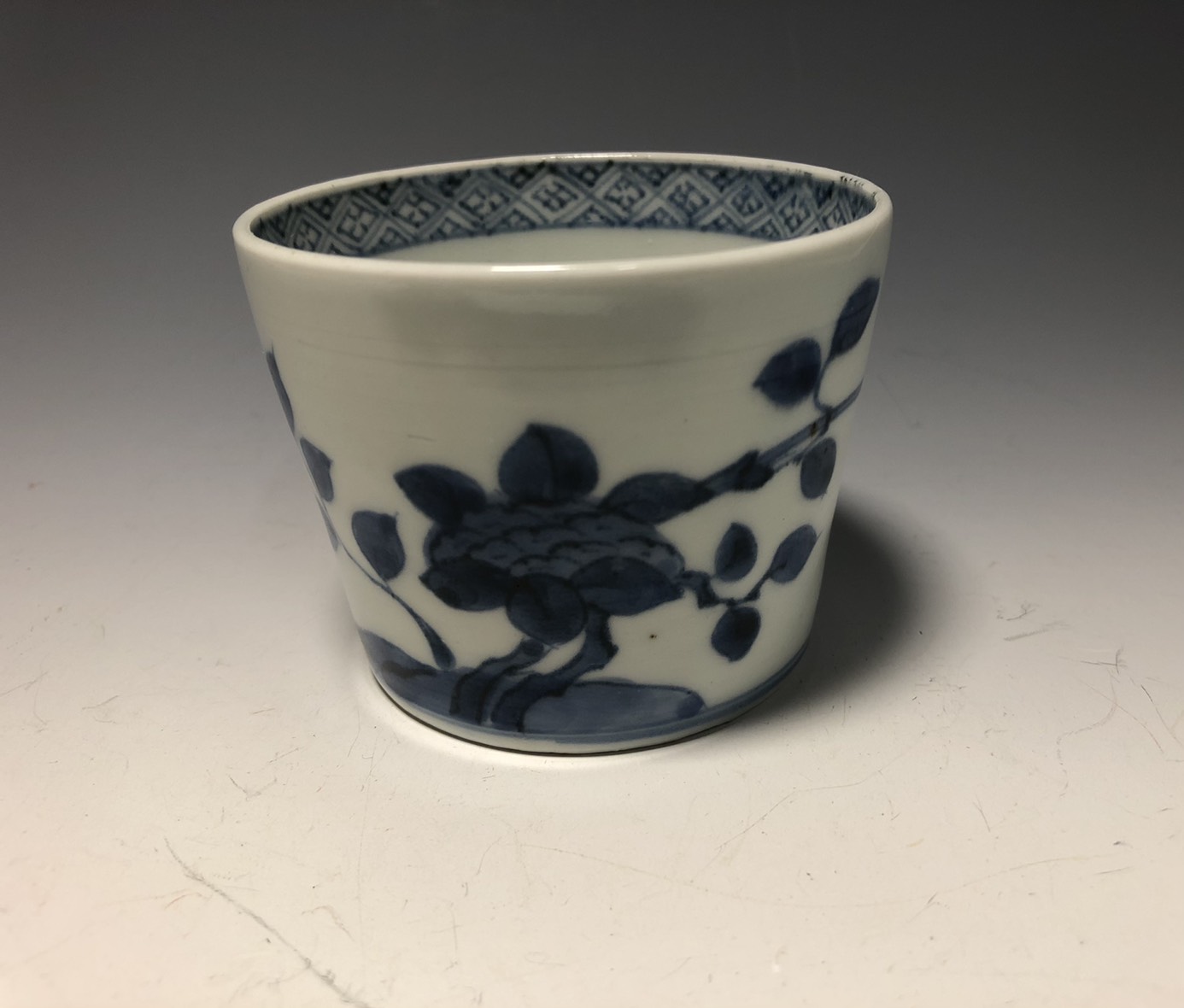 酒盃□唐草紋 かなり古い酒器 ぐい呑み 湯飲み 蕎麦猪口 古美術 時代物